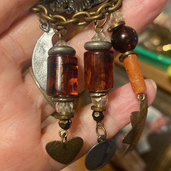 Antique looking Black Moon, Sun, Stars Brooch. (ZZ) - Picture 4 of 7